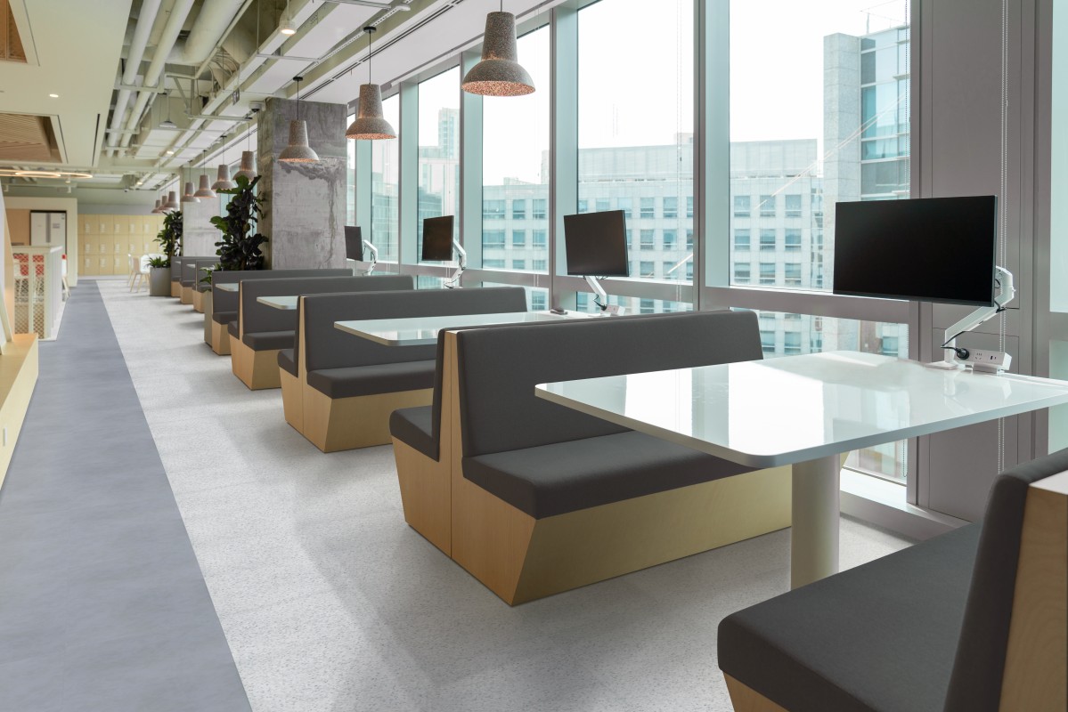 Piso Vinílico Autoportante / Linha Square / Coleção iD / Comercial / Escritórios / 280036018 / 280036015